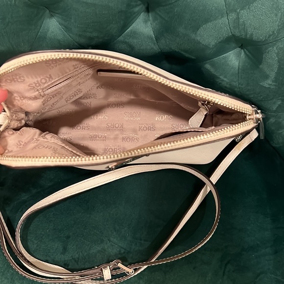 White Micheal Kors Cross Body Purse - Picture 3 of 3